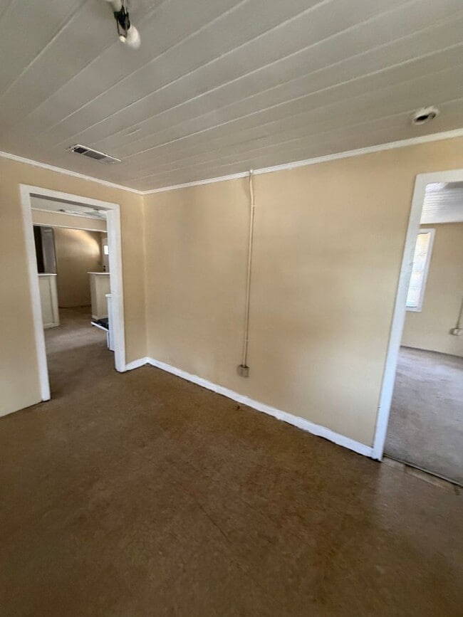 Building Photo - 607 E Gordon St