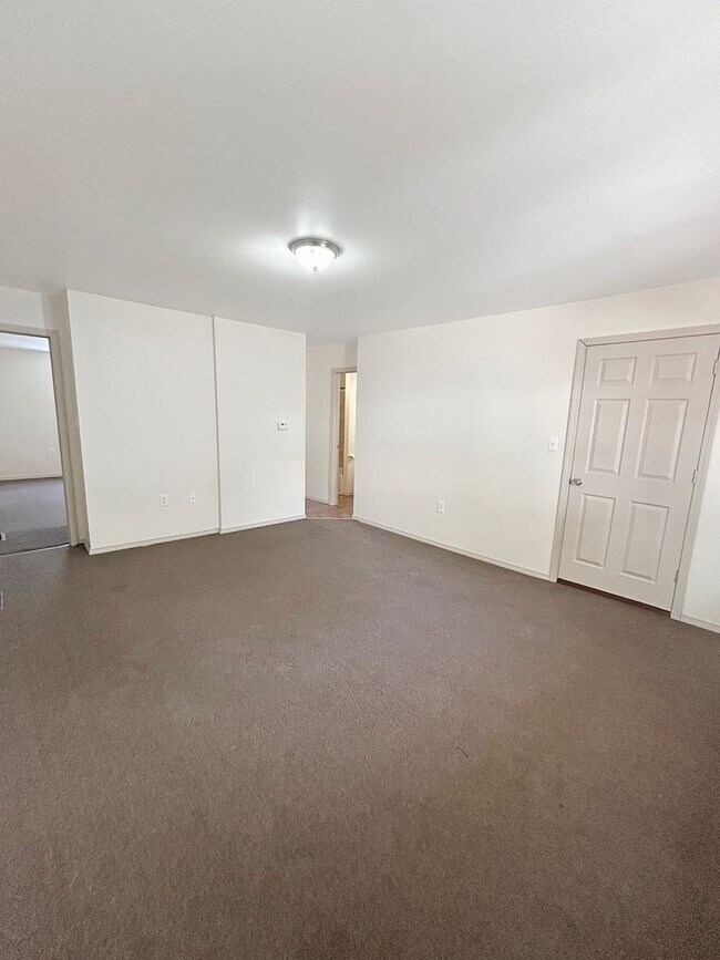 Building Photo - 36 Hickory St