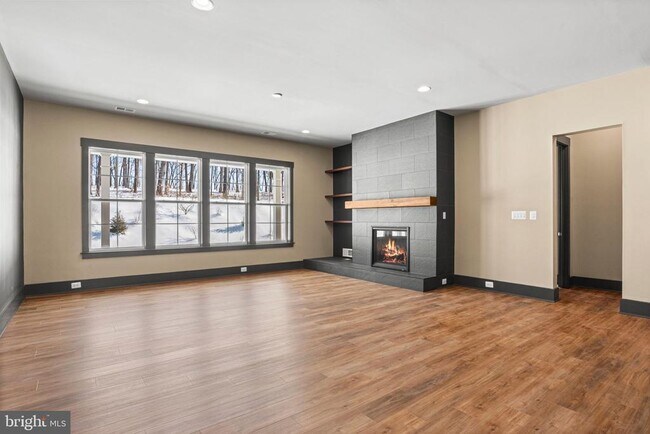 Building Photo - 395 Quiet Crk Dr