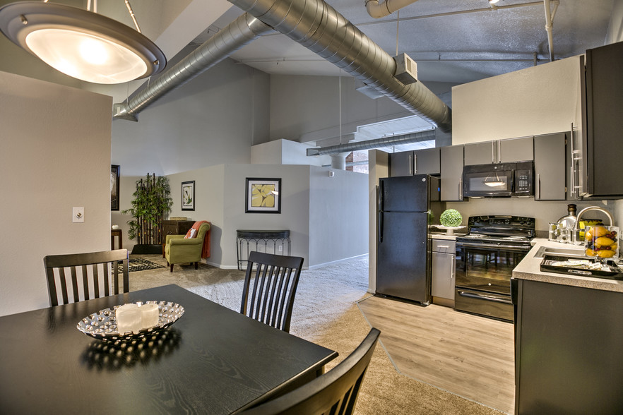 Starlight B4 Kitchen & Dining - Park Lofts