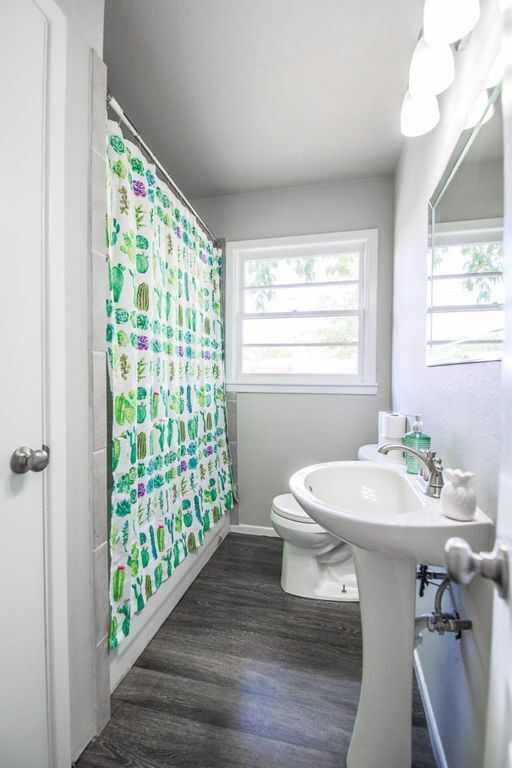 Building Photo - Cute 4 bed 2 bath house