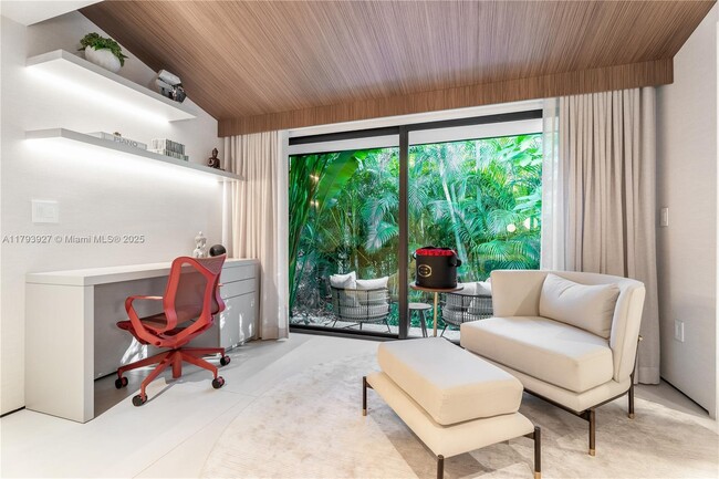 Building Photo - 2415 San Domingo St
