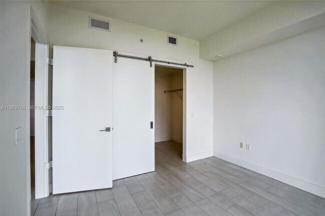 Building Photo - 2000 Metropica Wy