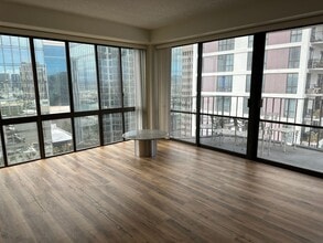 Building Photo - Harbor Square
