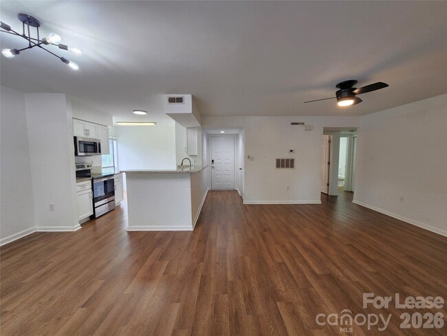 Building Photo - 5721 Dockside Dr