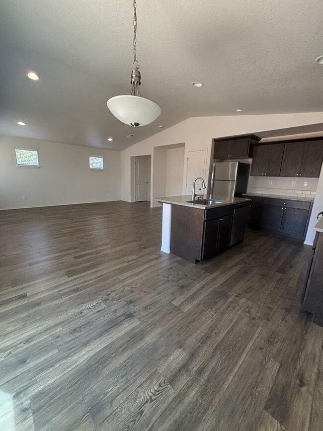 Building Photo - Eugene 3 Bed 2.5 Bath, 2 Story Single Fami...