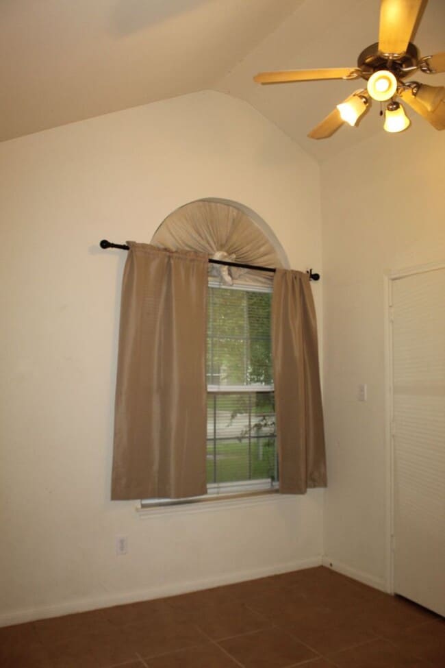 Building Photo - 3 BEDROOM, 2 BATH, BELTON ISD