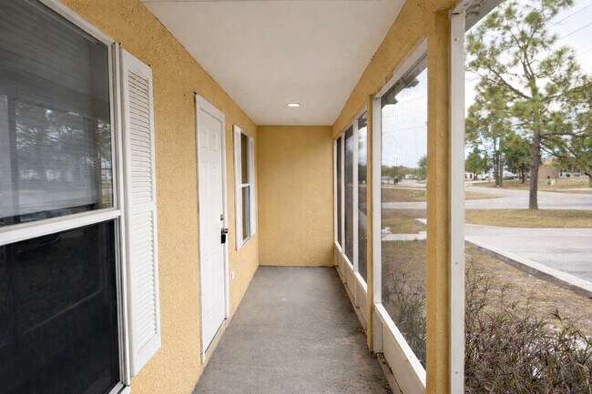 Building Photo - 4708 Golfview Blvd