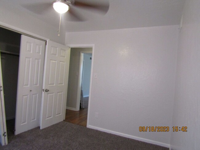 Building Photo - Very nice 4 bedroom home located in the He...