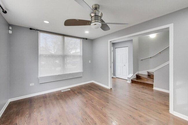 Building Photo - 3238 N Kilbourn Ave