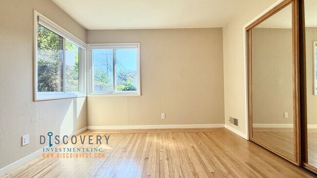 Building Photo - 3+ Bedroom Modern El Cerrito Hills Home