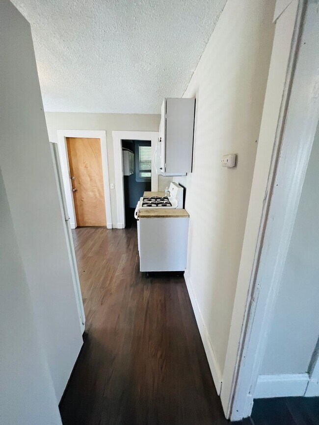 Building Photo - NEWLY RENOVATED PENTHOUSE UNIT