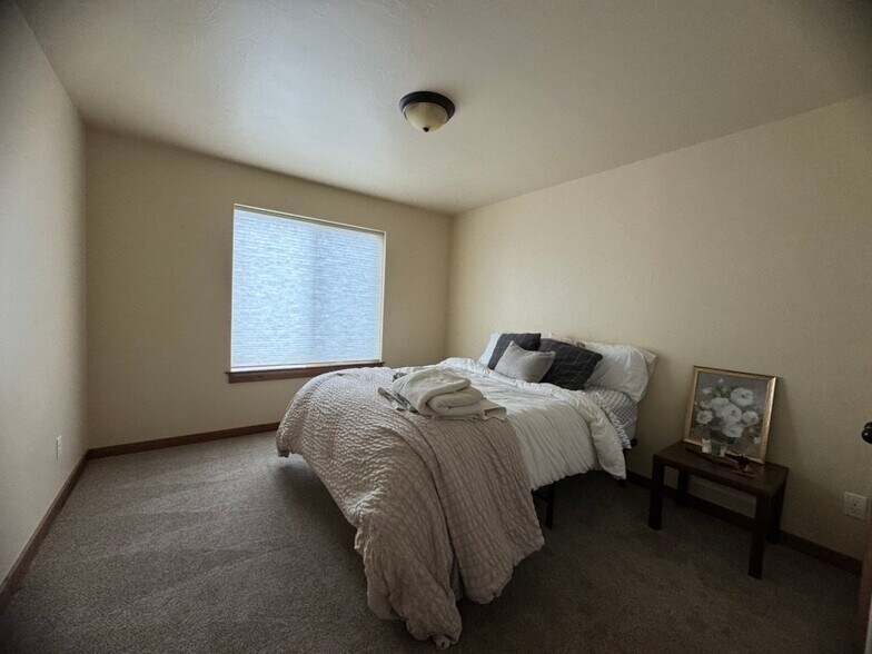 Building Photo - 219 Talon Way