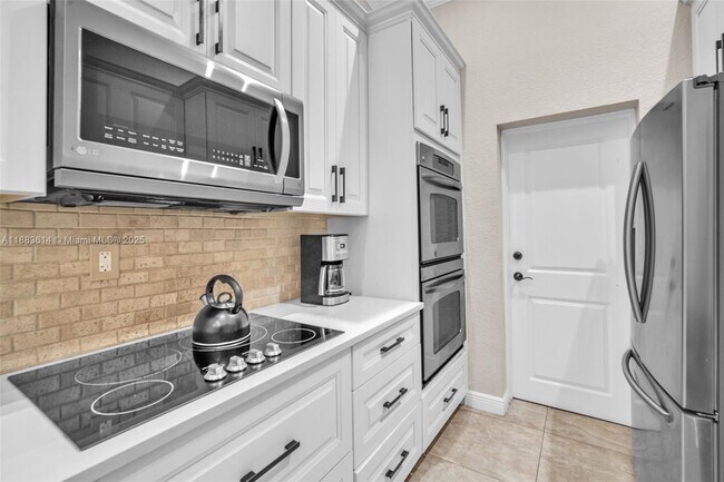 Building Photo - 4732 SW 35th Ave