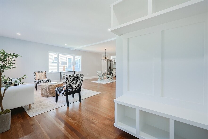 Building Photo - 111 Sharon St