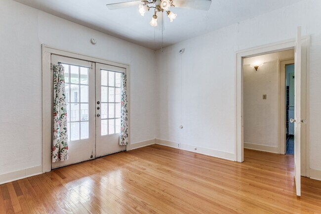 Building Photo - 526 Pershing Ave