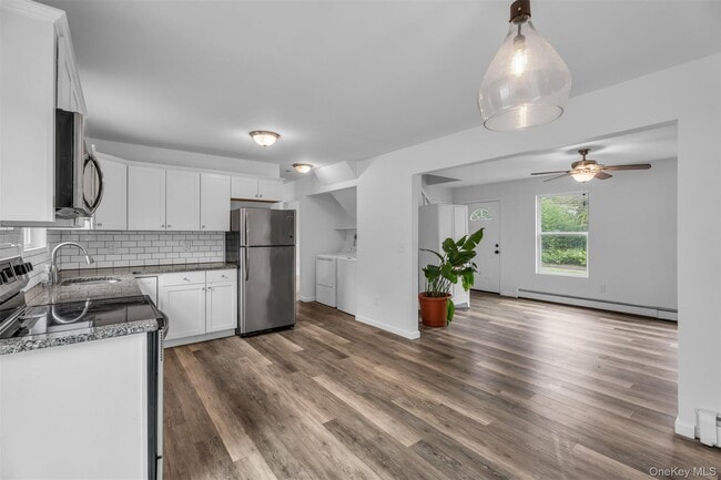 Building Photo - 98 Dahlia Dr