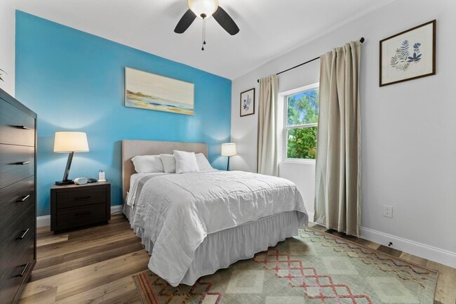 Building Photo - 727 Hampton Rd