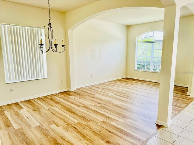Building Photo - 7346 Crescent Palm Dr