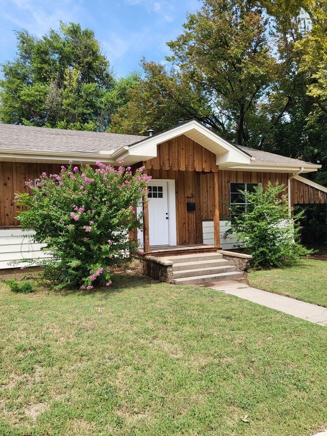 Building Photo - PRELEASING - June 2026 - (3) Bed/(2) Bath ...