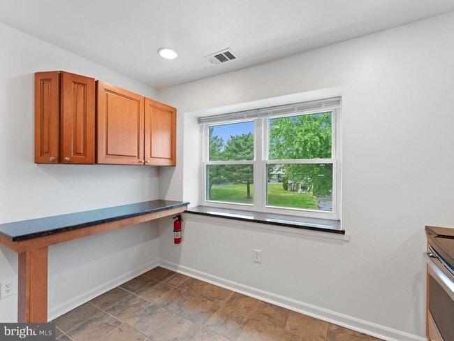 Building Photo - 1809 Silver Ct