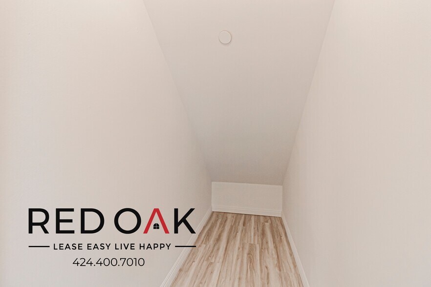 Building Photo - 6829 Simpson Ave