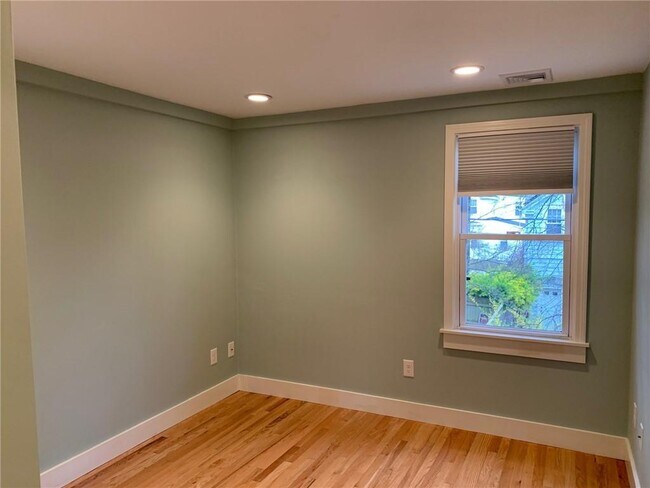 Building Photo - 33 Dennison St