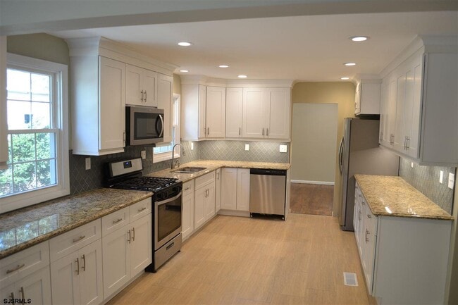 Building Photo - 122 Seaside Ave