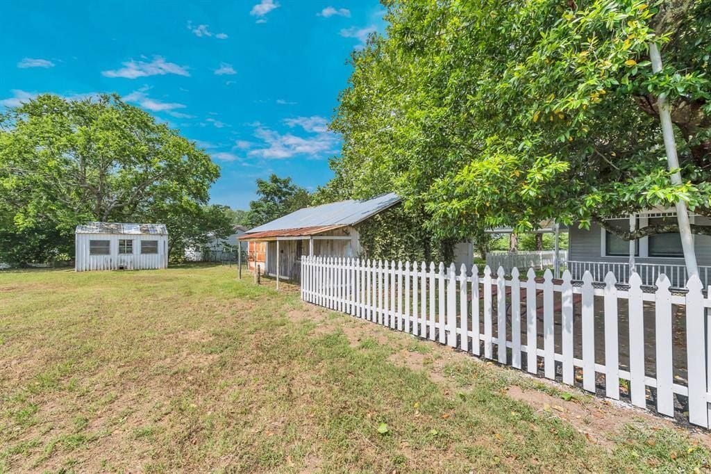 Garden Area / Green House or Chicken Coop - 10152 FM949