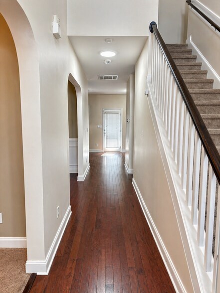 Building Photo - 144 Tun Tavern Dr