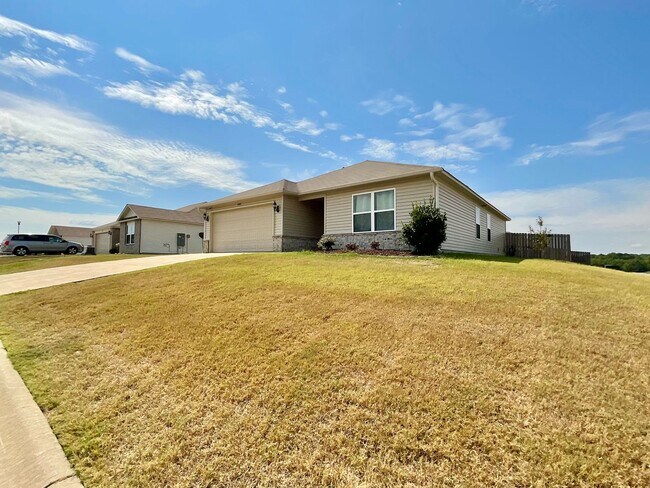 Building Photo - 4401 Olympic Dr