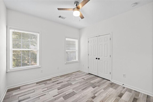 Building Photo - 4228 Laurel Creek Ct SE