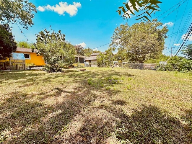 Building Photo - 7517 Eastcrest Dr