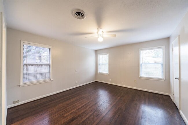 Building Photo - 3019 Conway St