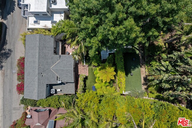 Building Photo - 1531 Marmont Ave