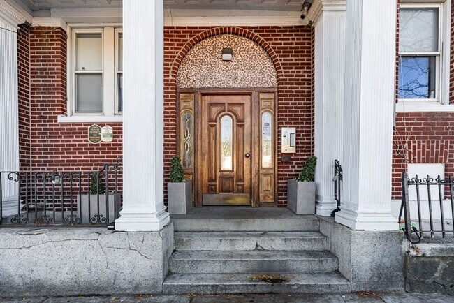 Building Photo - 178 Brighton Ave