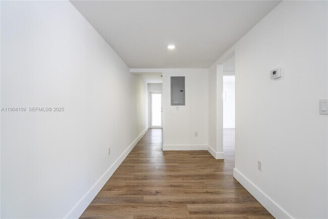 Building Photo - 1850 S Treasure Dr