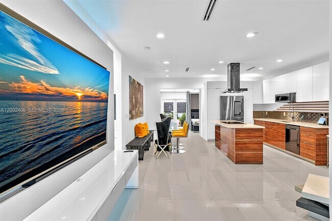 Building Photo - 1002 10th St