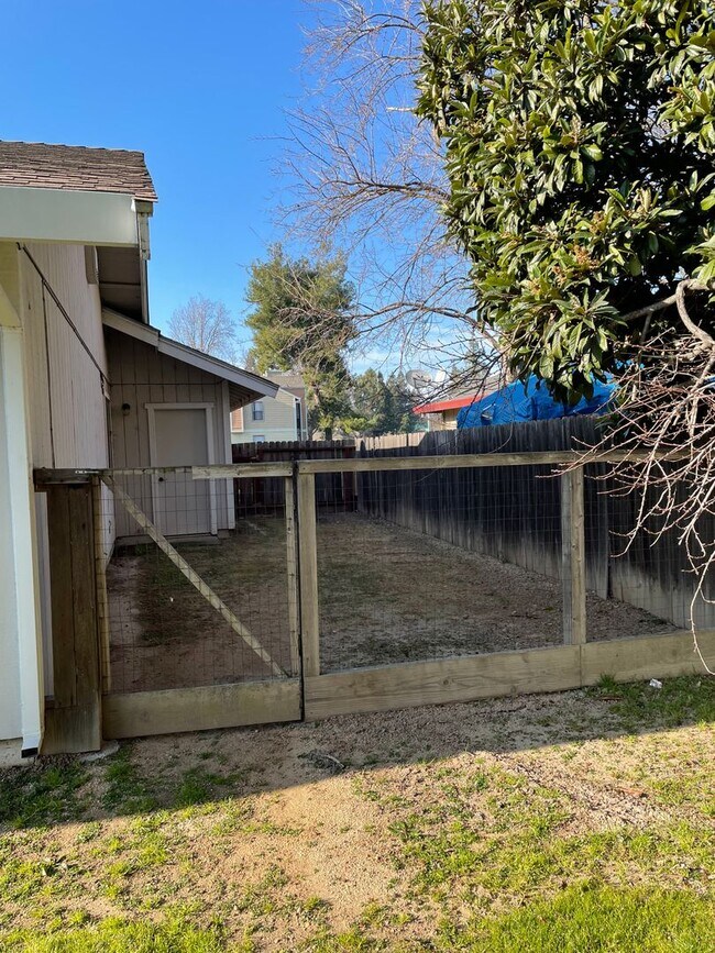 Building Photo - 3 Bedroom 2 Bathroom in Pocket