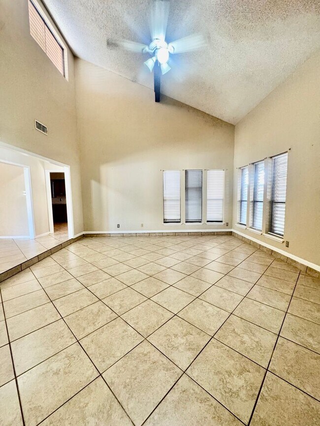 Building Photo - 5909 Golden Canyon Dr