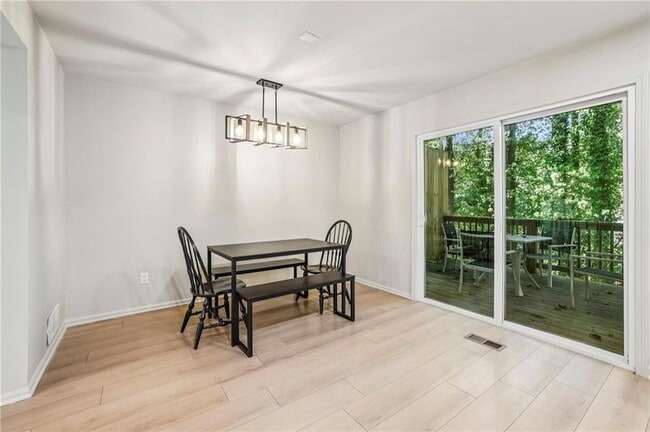 Building Photo - 2158 Wells Dr SE