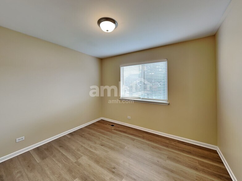 Building Photo - 388 Pheasant Chase Dr