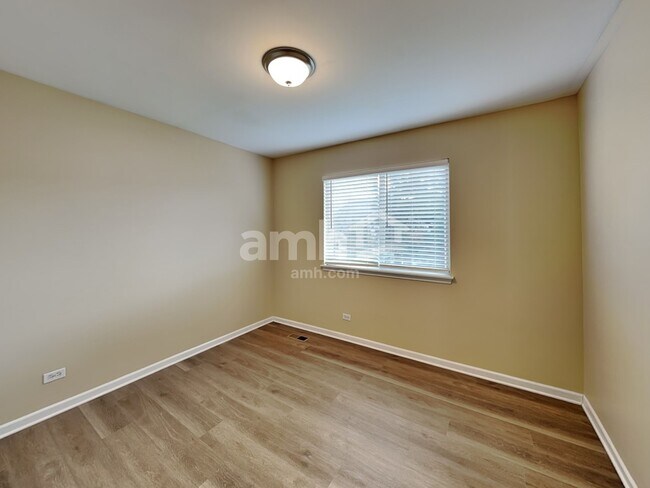 Building Photo - 388 Pheasant Chase Dr