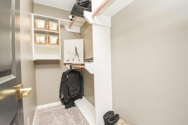 Building Photo - 2016 Main St