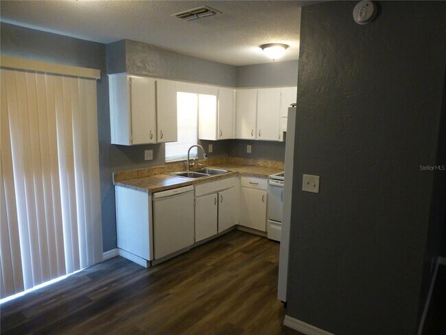 Building Photo - 197 Highland Rd