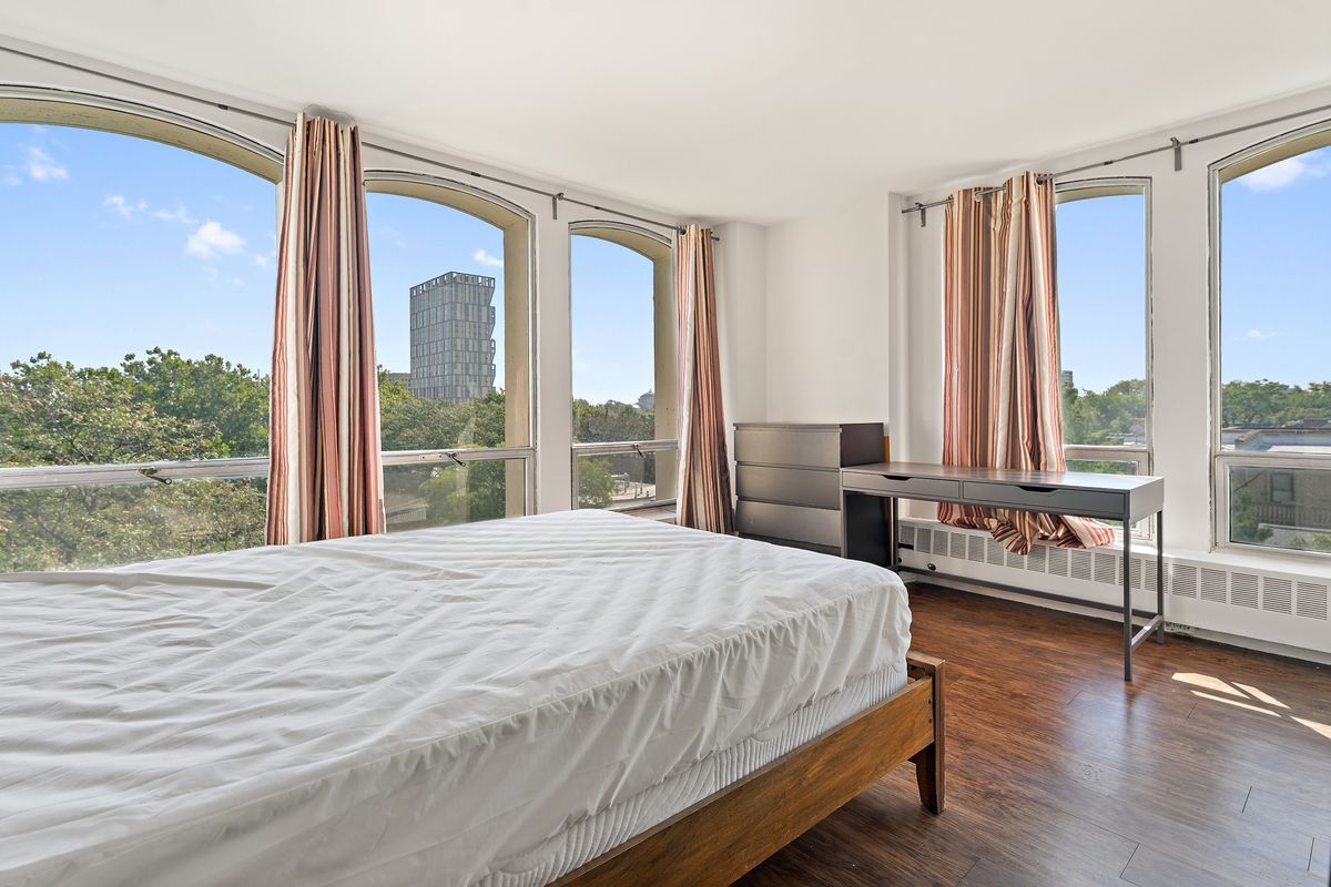 Building Photo - 1450 E 55th Pl