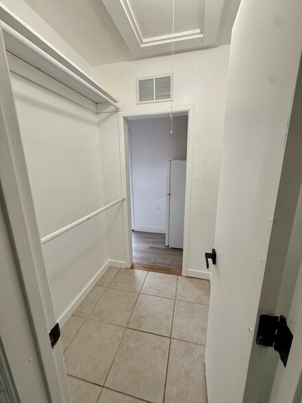 Building Photo - 337 SE 12th Ave