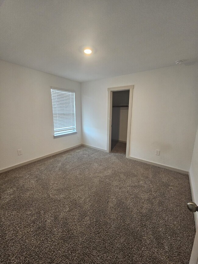 Building Photo - 12816 Heddington Grv Ln