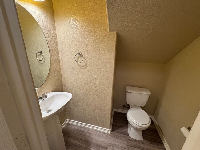 Building Photo - Move-In Ready 3BR Home with Open Living & Large Backyard Leon Valley | 410 & Bandera Rd