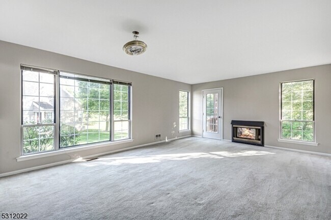 Building Photo - 184 Aster Ct